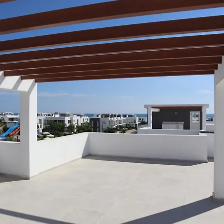 Luxury Four Seasons Life Sea Front Apartment 6-C Appartement