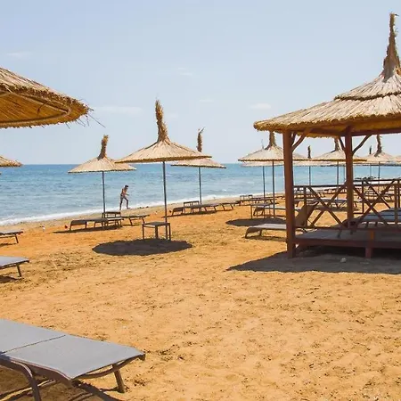 Luxury Four Seasons Life Sea Front 6-c アパート *