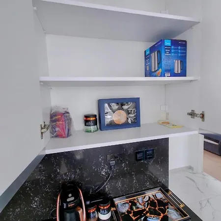 Luxury Four Seasons Life Sea Front 6-c アパート