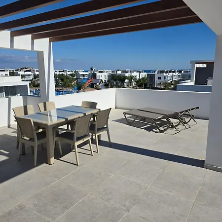 Luxury Four Seasons Life Sea Front 6-c アパート