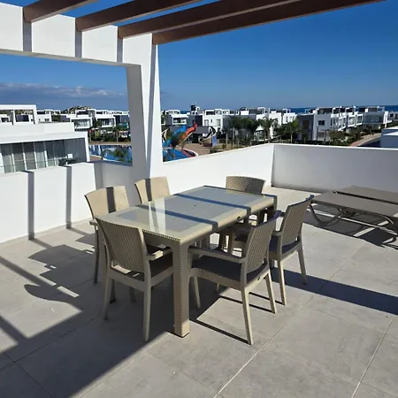 Apartment Luxury Four Seasons Life Sea Front 6-c,d